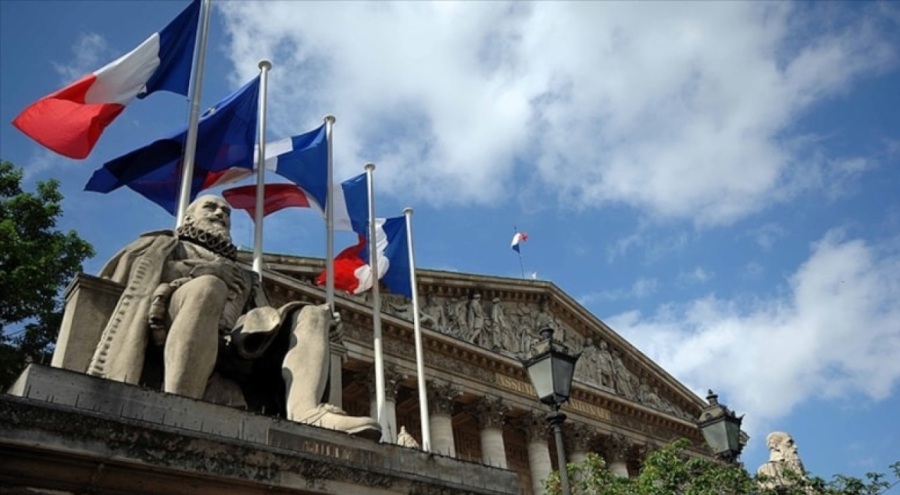 Fransa'da 'göç tasarısı' krizi yaşanıyor!