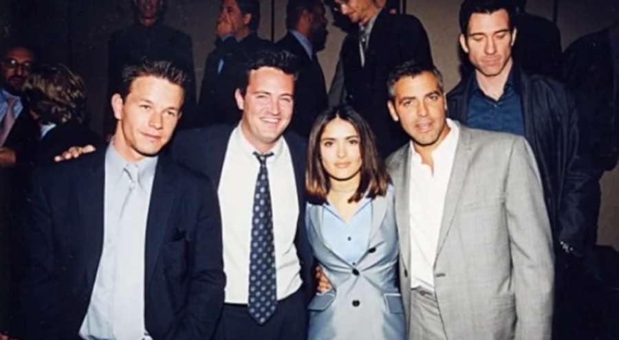 Clooney: Matthew Perry, Friends dizisinde mutlu değildi