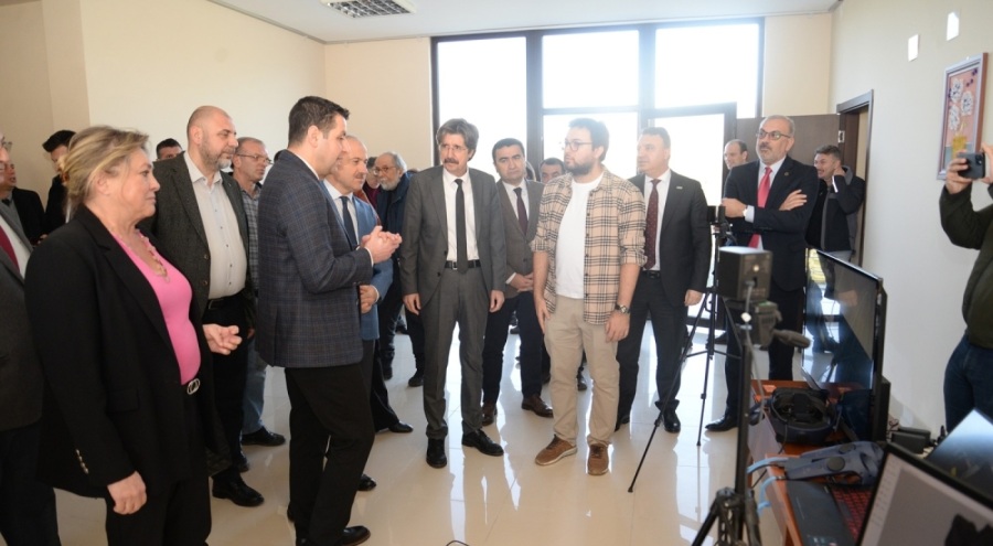 BUÜ'de teknolojik dönüşüm ile gelecek yakalanıyor