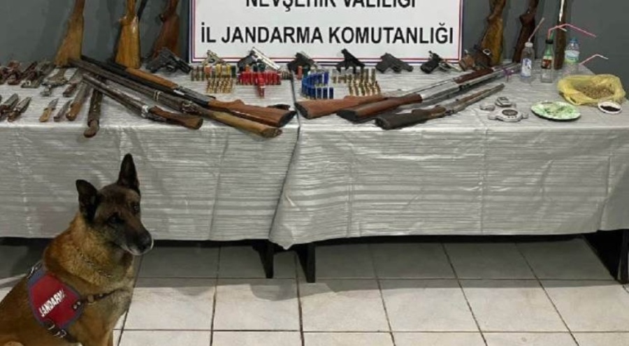 Evden 'cephanelik' çıktı!