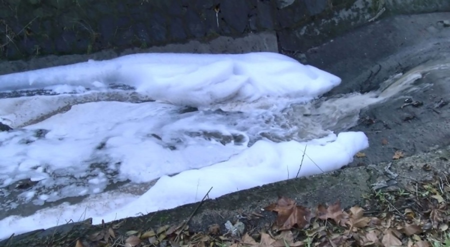İstanbul'da köpüklü dere tedirginliği