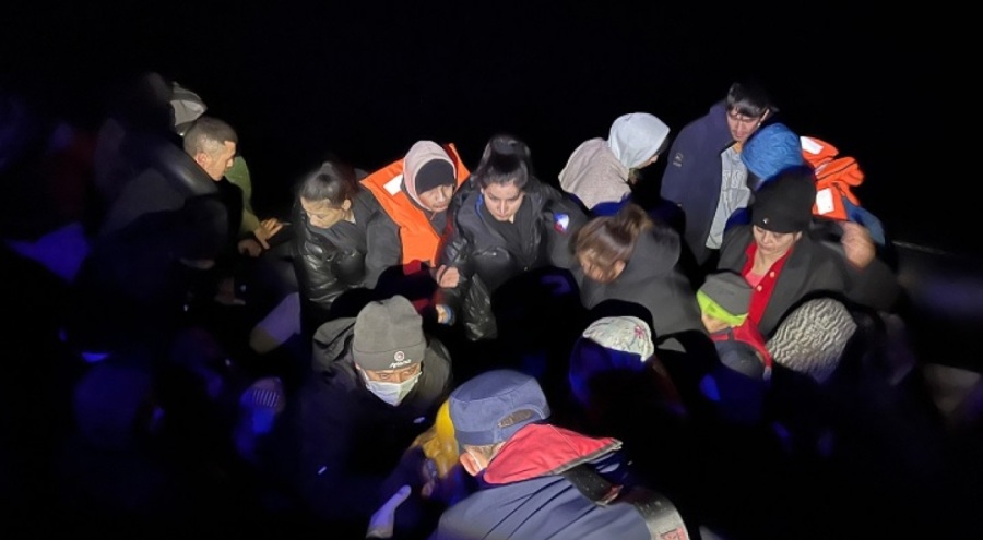 Ege Denizi'nde 23 düzensiz göçmen kurtarıldı