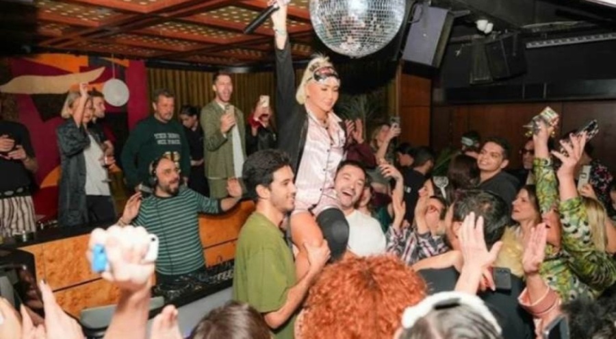 Yonca Evcimik'in pijama partisi gündem oldu!