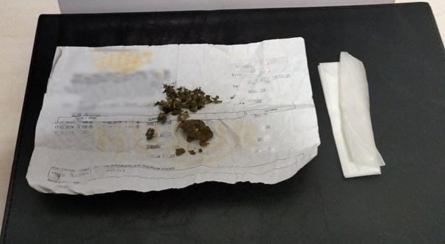 Edremit'te 40 gram bonzai ele geçirdi