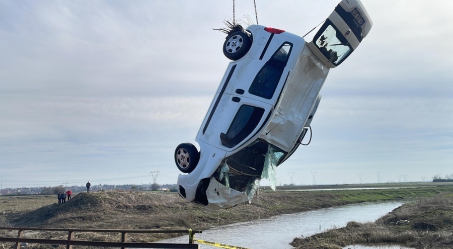 Araç nehre düştü!