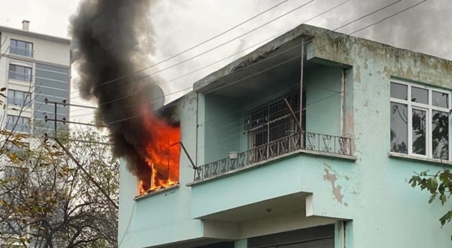 2 katlı evde elektrikli battaniye yangın çıkardı!