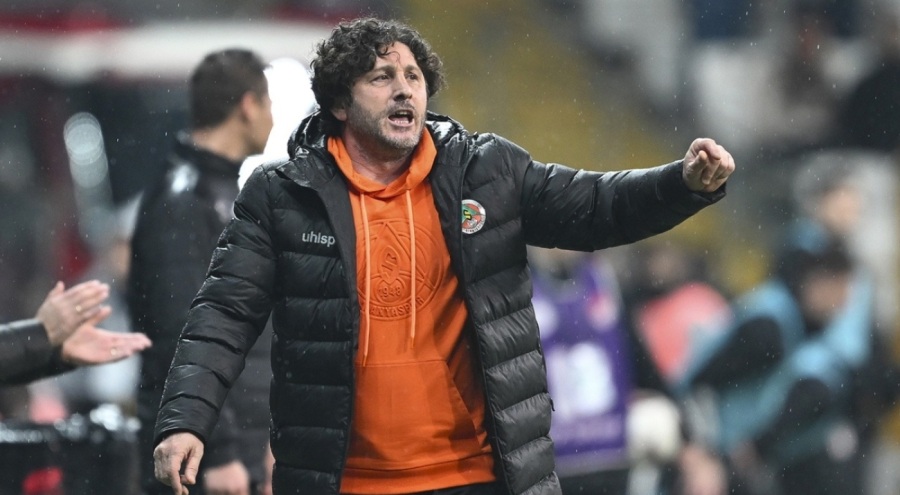 Alanyaspor Teknik Direktörü: Sadece 3 puan aldık, abartmaya gerek yok