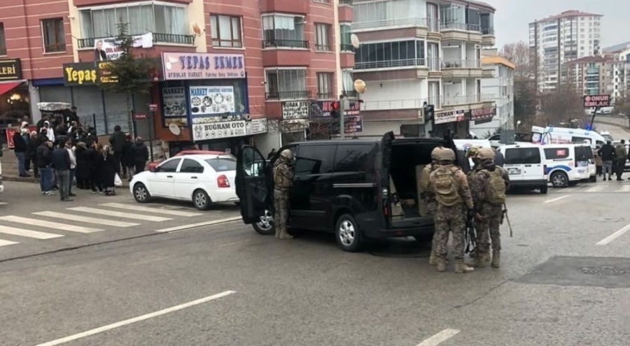 İş yeri sahibi, kendi bacağına pompalı tüfekle ateş ettikten sonra can verdi