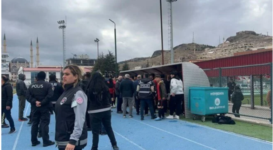 Liselilerin futbol maçında kavga çıktı