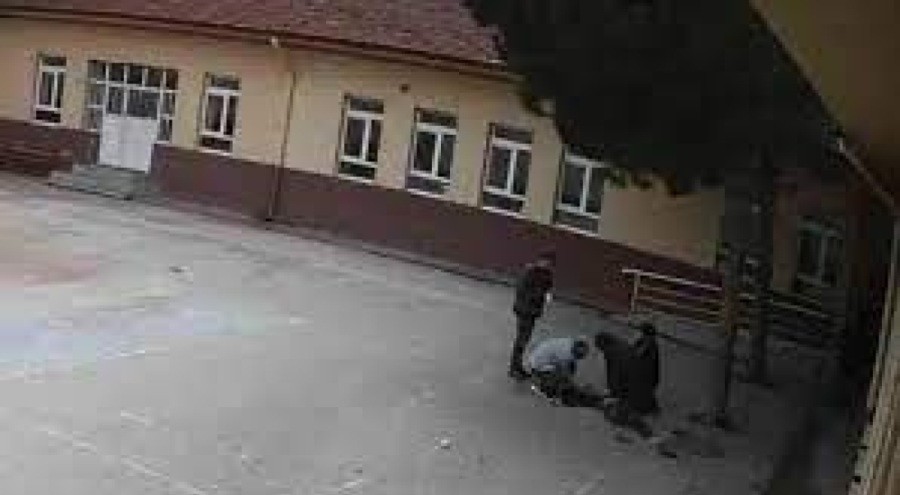 Okul bahçesinde öğretmen, 13 yaşındaki çocuğu hayata döndürdü!