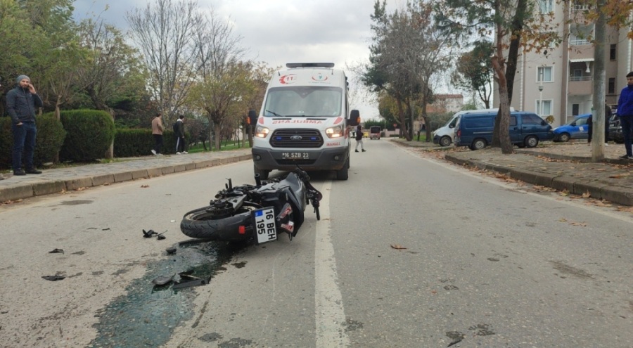 Bursa'da taksiyle motosikletli çarpıştı!
