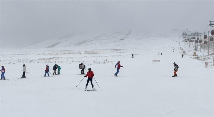 Erciyes'te kayak sezonu açıldı