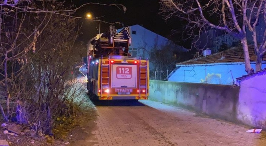 Elektrikli sobadan çıkan yangında mahsur kaldı!