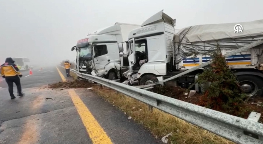 Şanlıurfa'da yolcu otobüsü ile 2 tır çarpıştı: Ölü ve yaralılar var