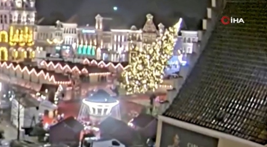 Belçika'da noel ağacı devrildi: 1 ölü