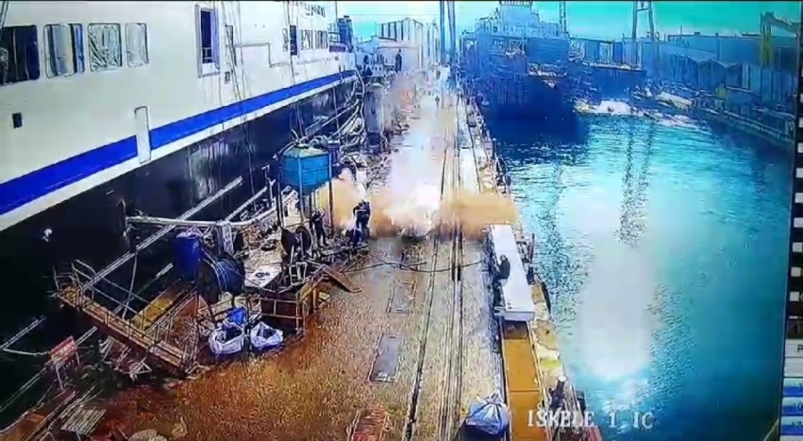 Korku dolu anlar! Gaz kapağı bomba gibi patladı