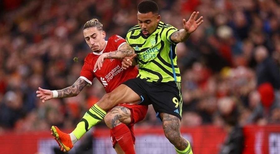 Arsenal-Liverpool derbisi ev sahibine yaradı!