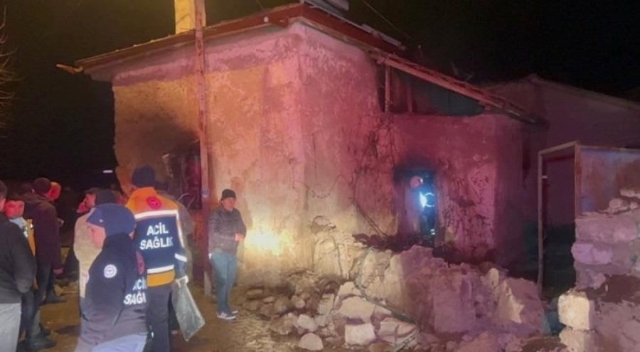 Müstakil evde yangın faciası: Yaşlı kadın öldü, gelini zehirlendi