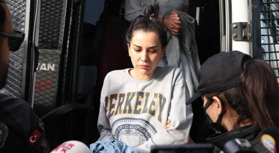 Pes dedirtti! Hırsızlar Dilan Polat'ın annesinin mezarını açmaya çalıştı