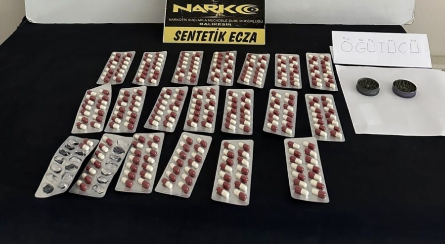 Çantasından 250'den fazla hap çıktı