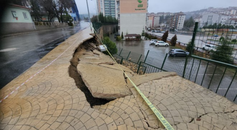 Karabük'te rüzgar hayatı olumsuz etkiledi