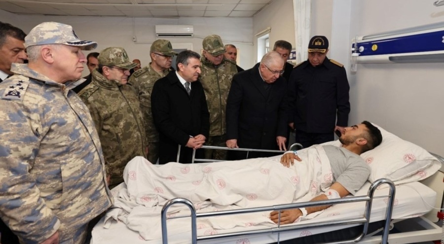 Milli Savunma Bakanı Güler, yaralı askerleri ziyaret etti