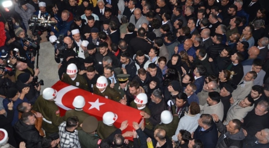 Manisa'daki şehit cenazesinde gerginlik yaşandı