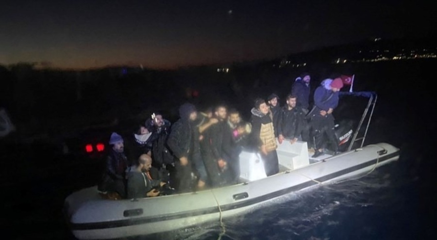 Bodrum'da botta sürüklenen 17 düzensiz göçmen kurtarıldı