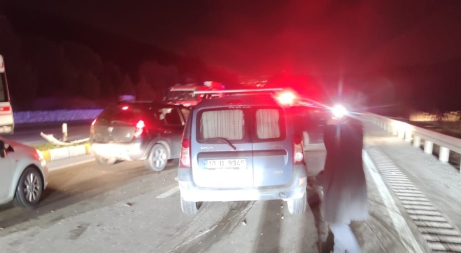 Burhaniye'de zincirleme kaza! Çok sayıda yaralı