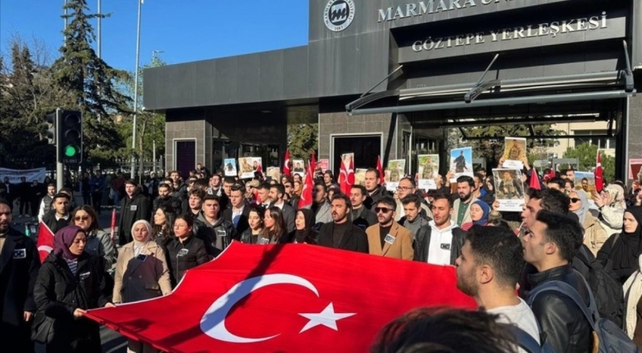 Marmara Üniversitesi öğrencileri 12 şehit için yürüdü