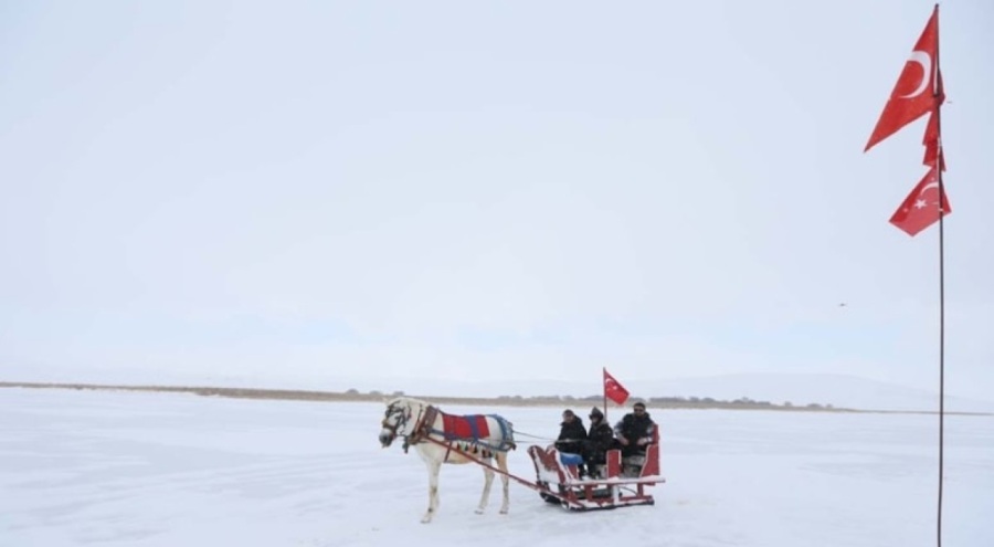 Çıldır Gölü'nde atlı kızak sezonuna giriş yapıldı