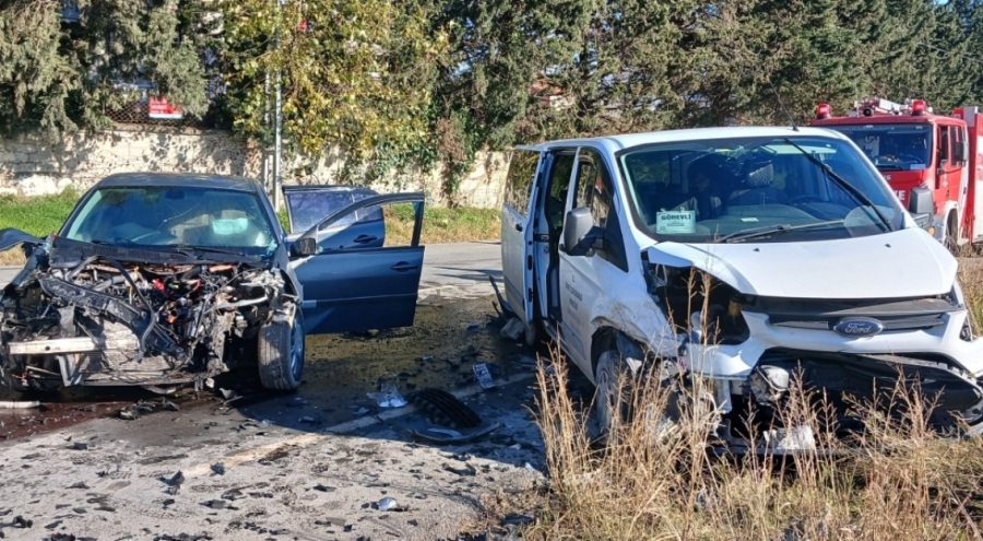Ters yönden hızla caddeye çıkan sürücü kazaya neden oldu!