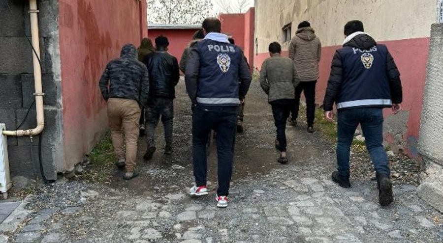 9 kaçak göçmen yakalandı