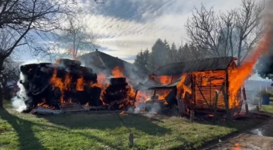 Samanlık alev topuna döndü