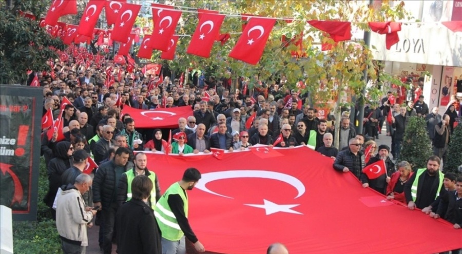 Kocaeli'de halk şehitler için sokağa döküldü