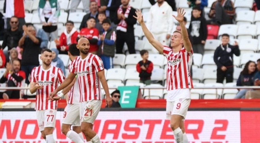 Antalyaspor'da hedef ligi 3'üncü sırada bitirmek