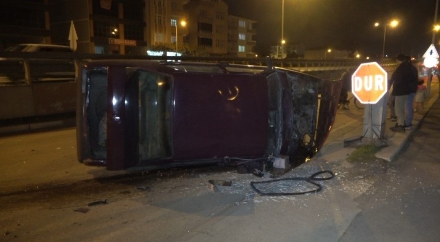 Otomobil yan yola uçtu, sürücü kayıplara karıştı