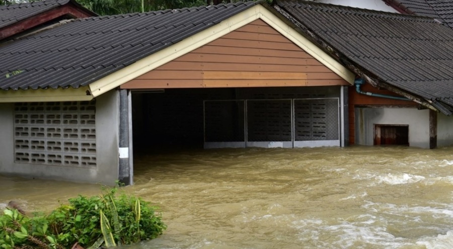 Tayland'da sel felaketi: 20 bin evi vurdu!