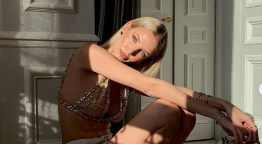 Leonie Hanne yeni yıl pozlarıyla olay oldu!