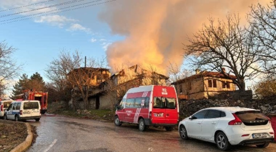 İki katlı ev cayır cayır yandı!