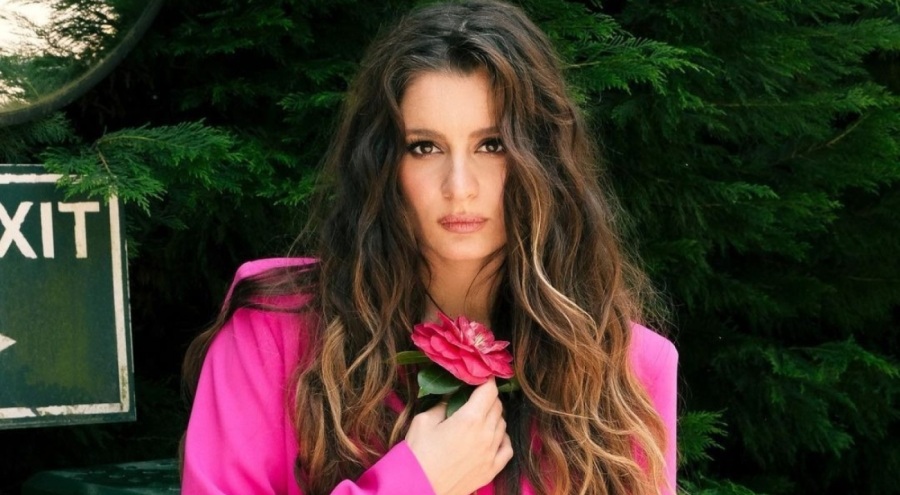 Şarkıcı Atiye'den kızı Neva ile ilk paylaşım