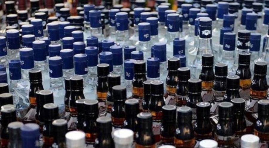İstanbul'da litrelerce sahte alkol ele geçirdi