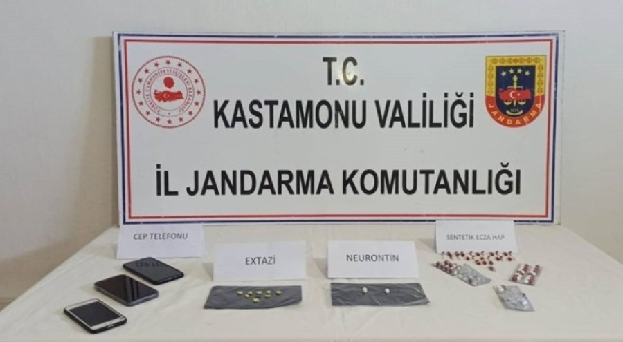 Uyuşturucu haplarla yakalanan 4 şüpheli gözaltına alındı