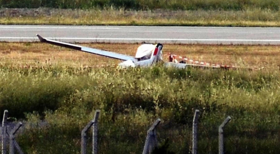 Yunanistan'ın Kalamata kentinde askeri eğitim uçağı düştü