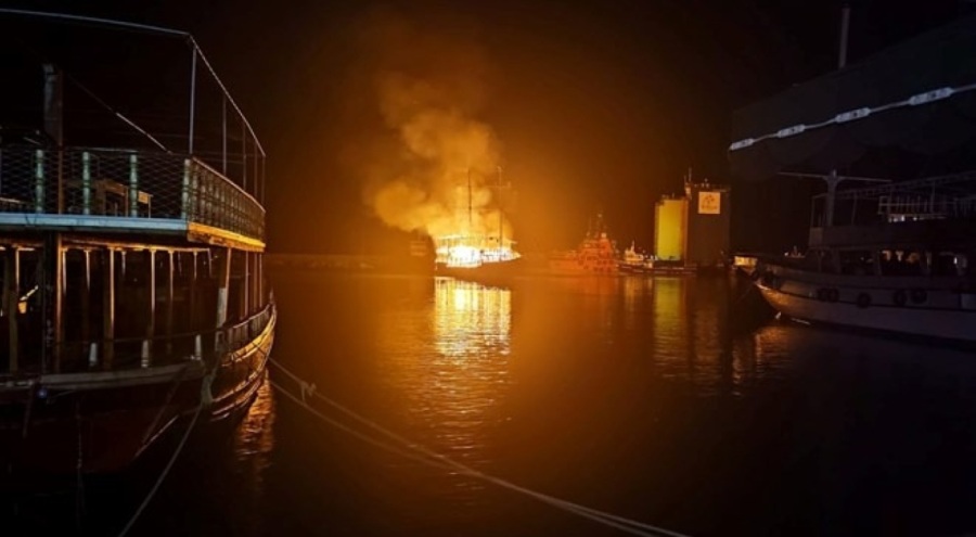 Mersin'de 26 metrelik yatta korkutan yangın