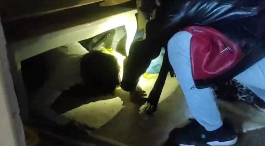 Polise yakalanmamak için gizli bölme yaptırdı