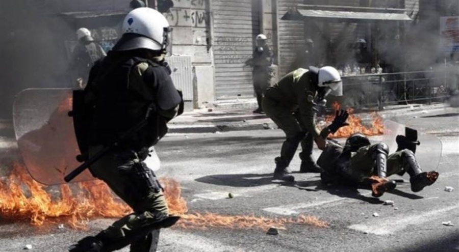 Olimpiakos-Panathinaikos maçında yaralanan polis hayatını kaybetti