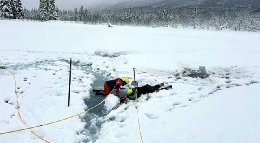 Alaska'da köpeğini kurtarmak için donmuş nehre atlayan kadından iz yok!
