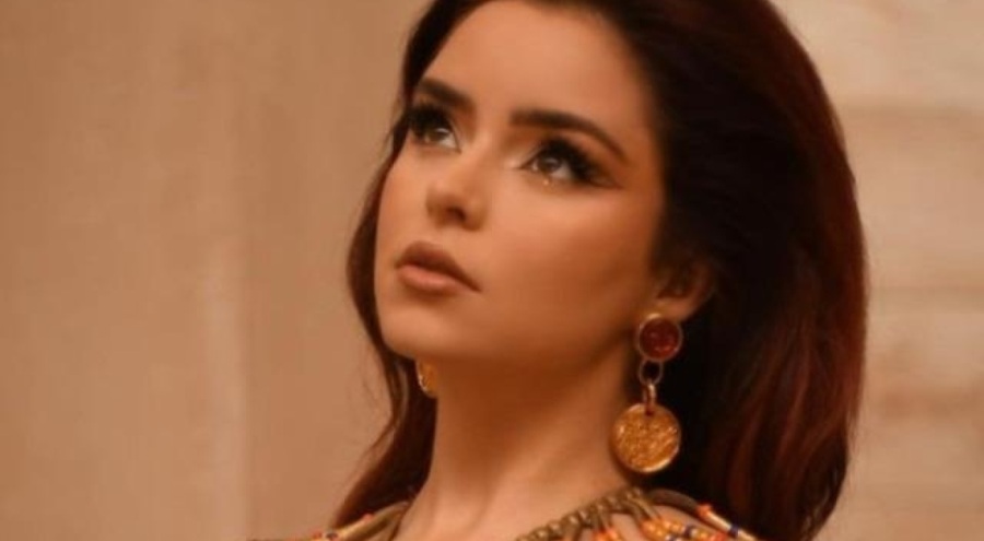 Demi Rose iddialı pozlarını peş peşe paylaştı!
