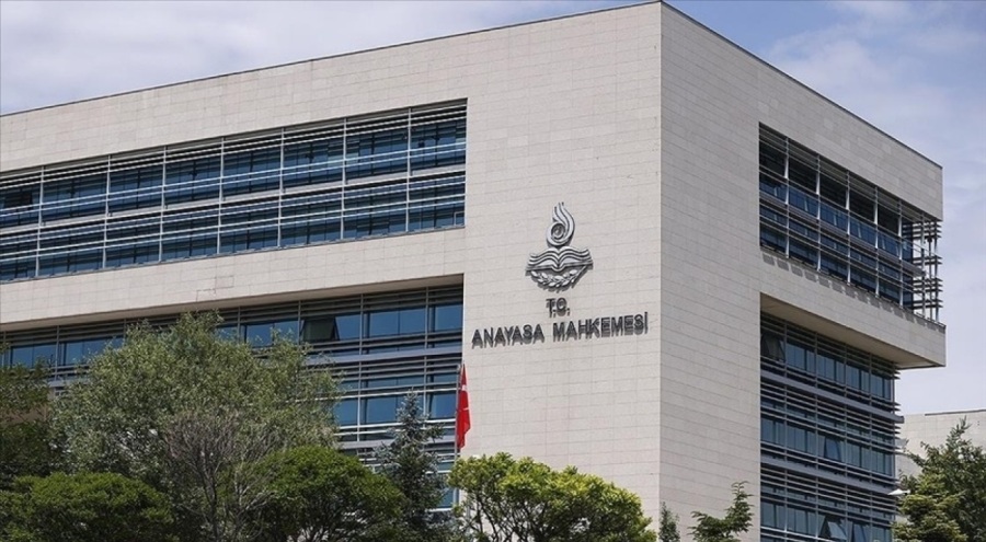 İsmini "B" olarak değiştirmek istedi: Anayasa mahkemesi reddetti